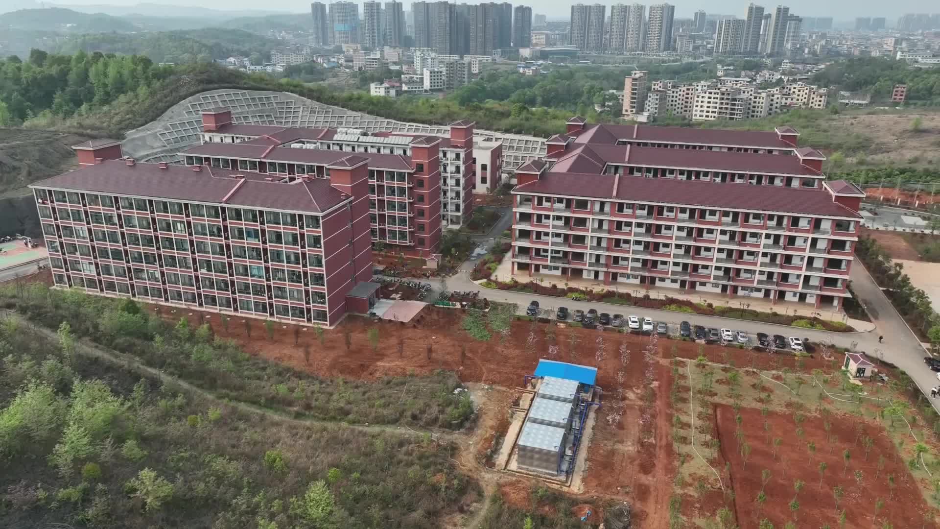 常宁：校友为母校增绿添彩