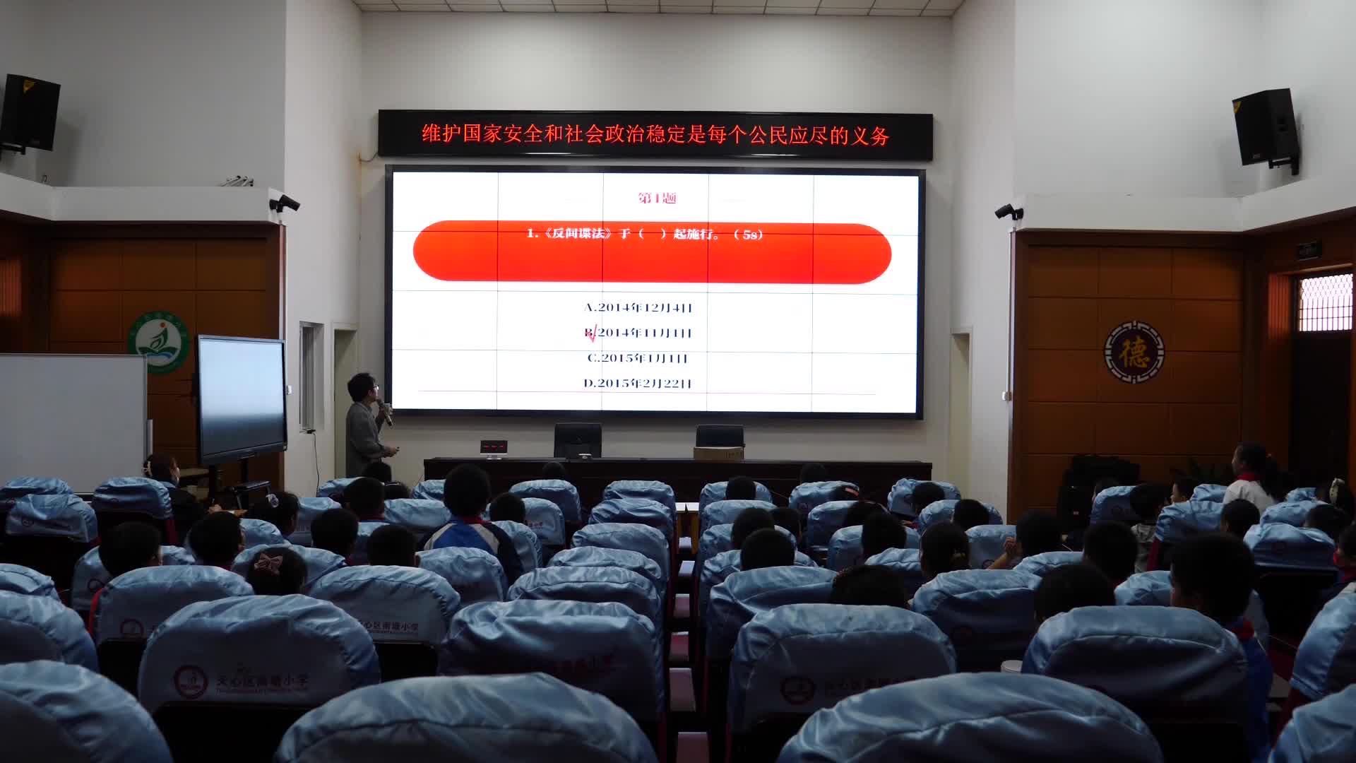 安全教育进校园：小学生VR体验沉浸式“火灾自救”