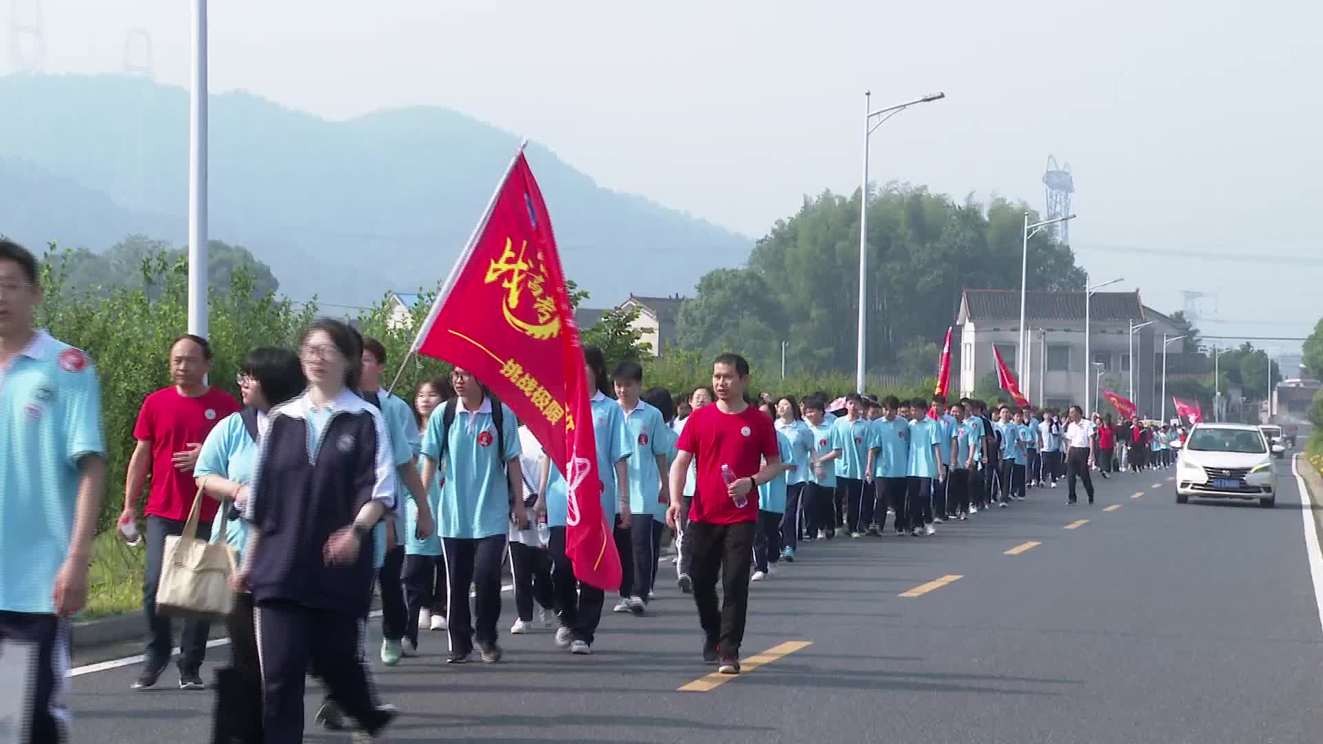 长沙市望城二中举行高三远足和成人礼活动