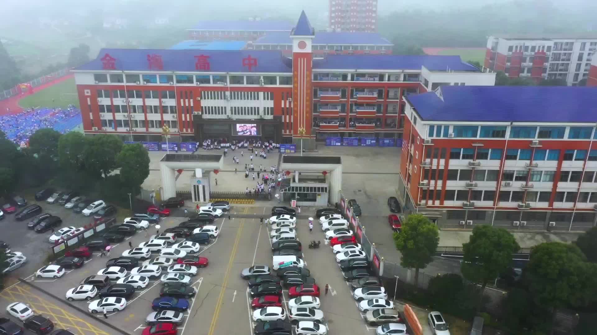 长沙：高二学生集体举行18岁成人礼