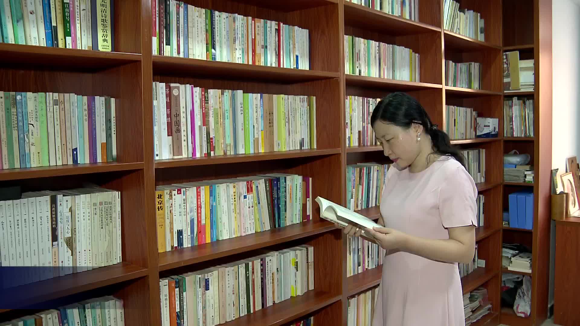 湖南女作家张觅新作《苏东坡传》出版