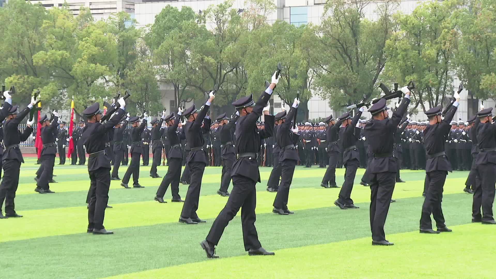 湖南警察学上演全程高燃军训汇演