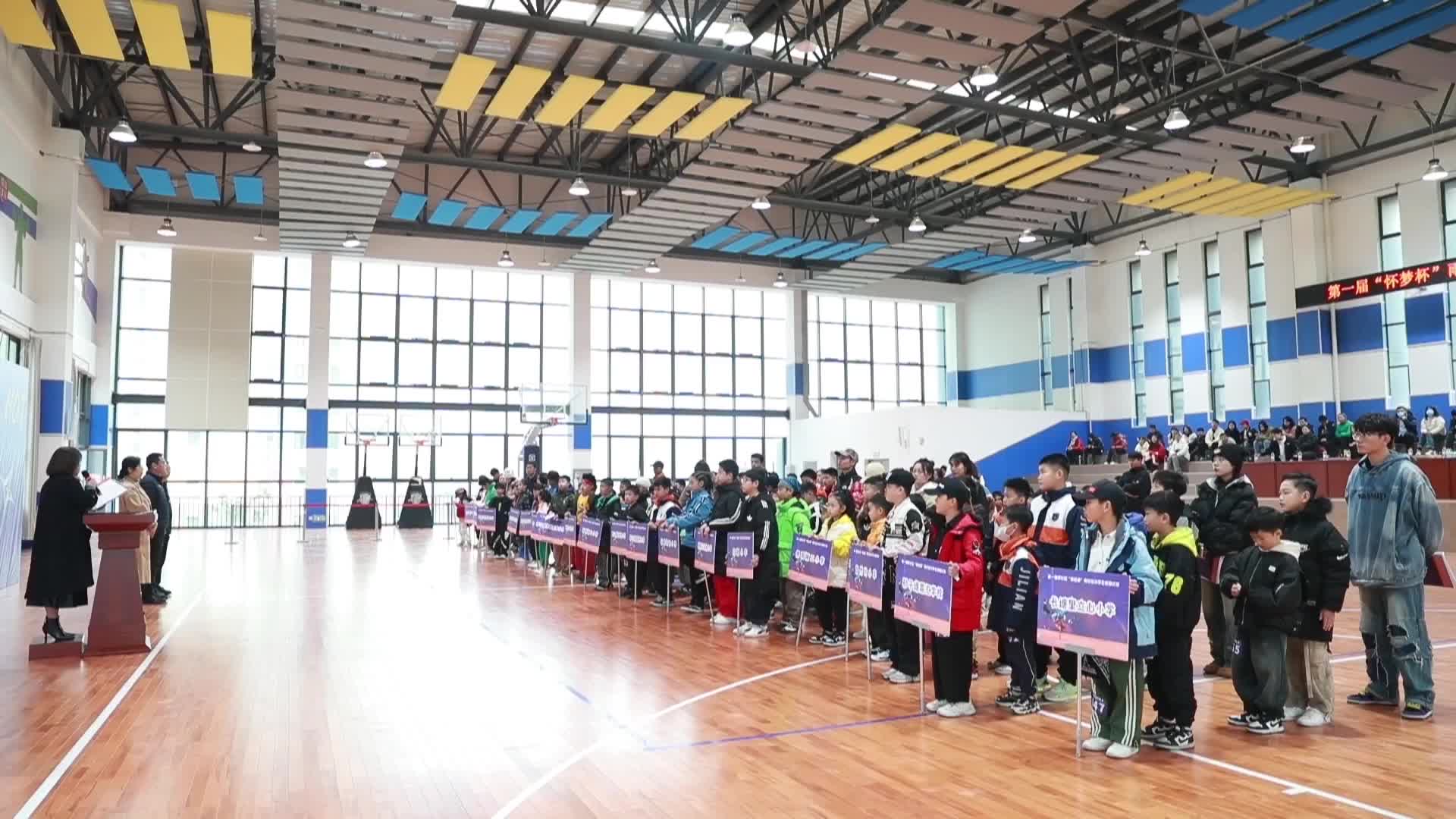 长沙市雨花区：400余名学生现场斗舞