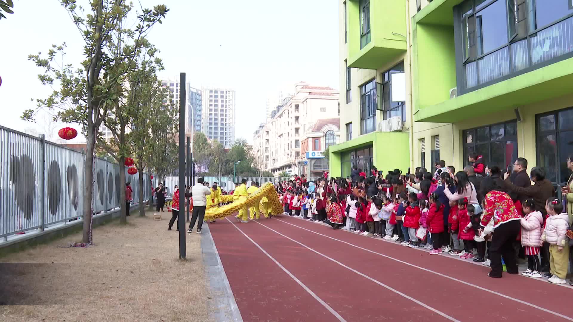萌娃逛庙会 寻味中国年