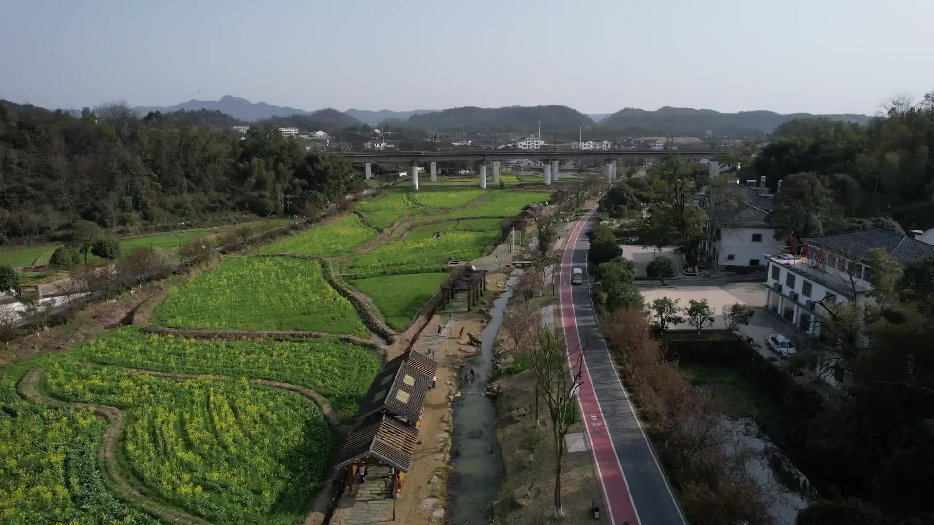 乡村诗歌会：大学生与村民畅谈“诗和远方”