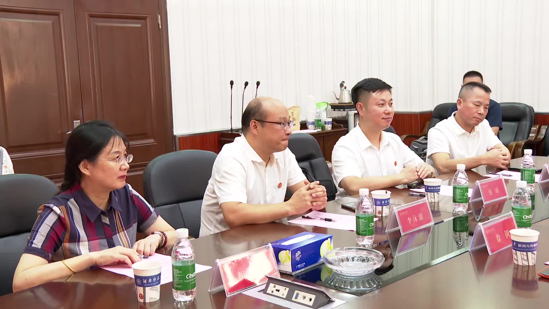 原央视主持人徐俐受聘为高校讲座教授