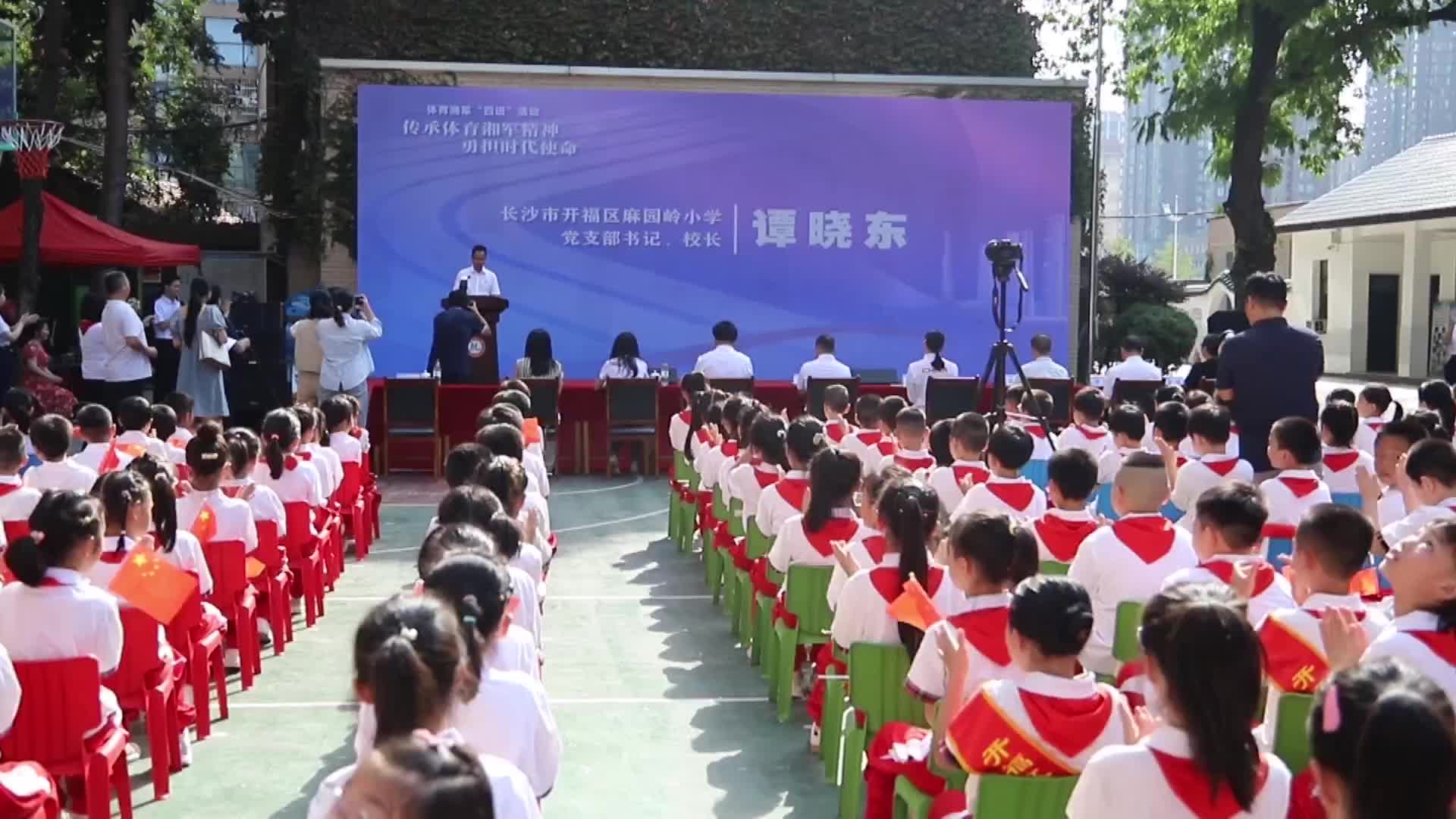 奥运冠军张雅怡回母校 变身“校外体育辅导员”