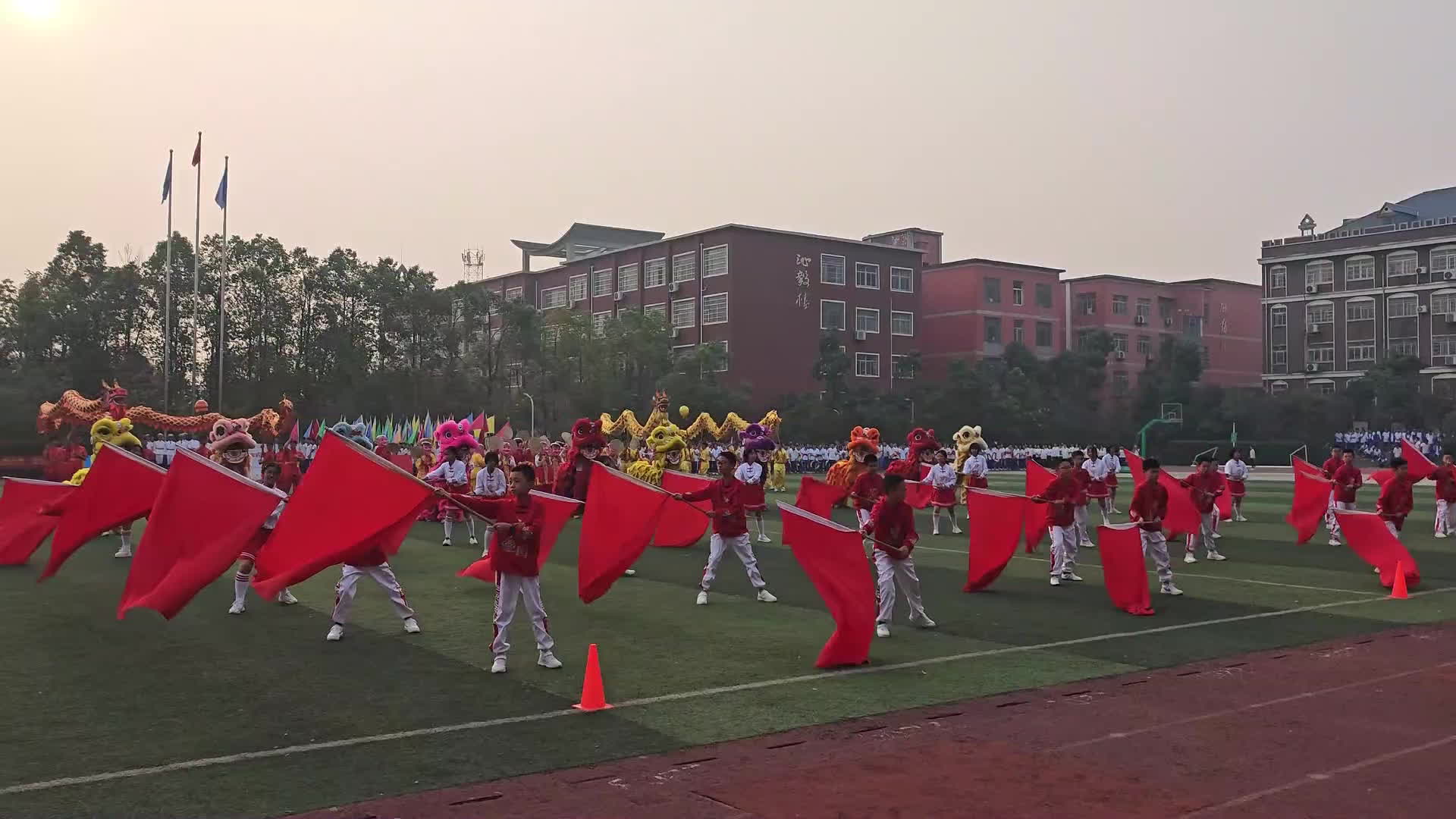 传承奥运精神 强健体魄迎国庆