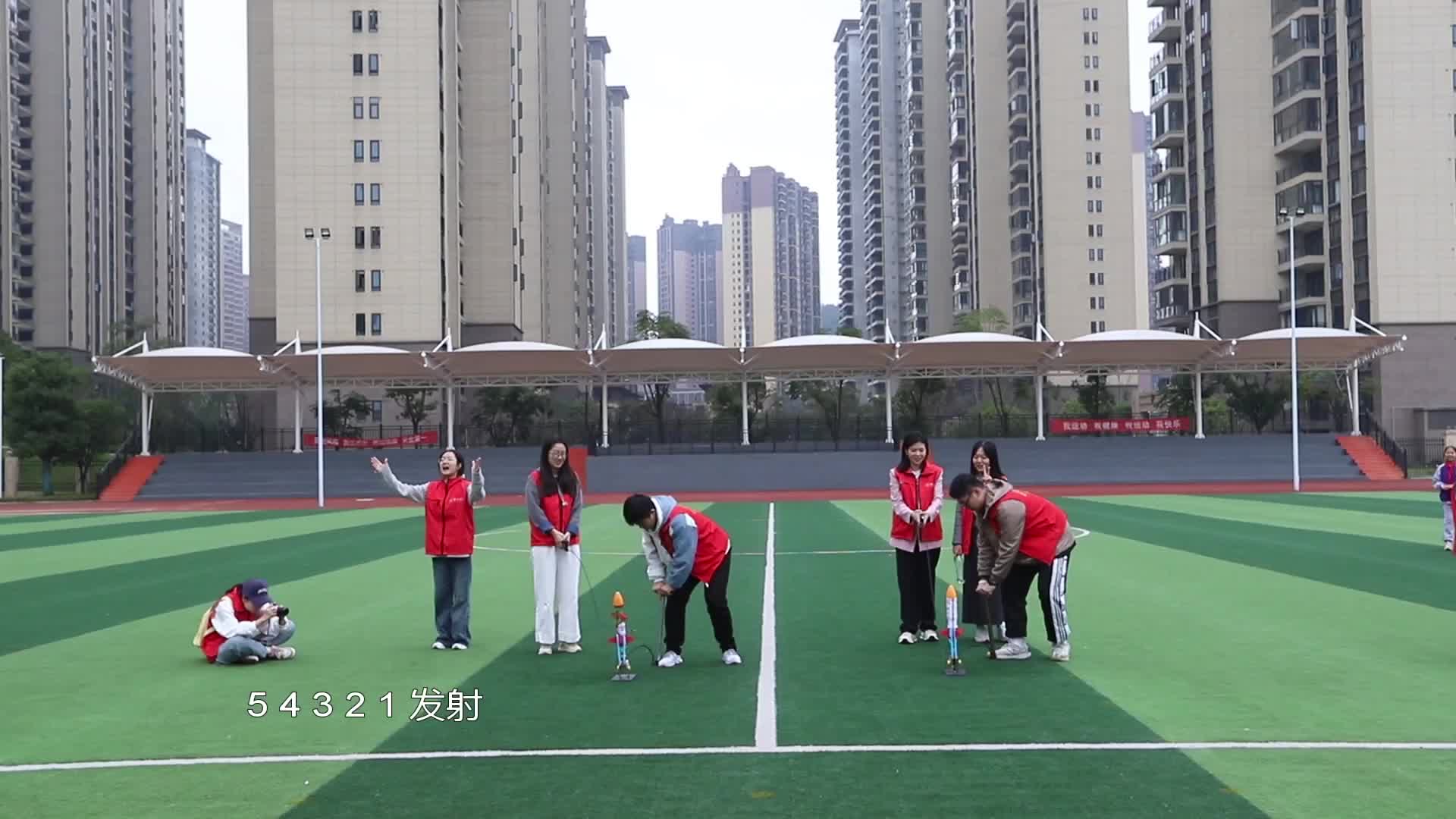 科普进校园：大手拉小手 共筑航天梦