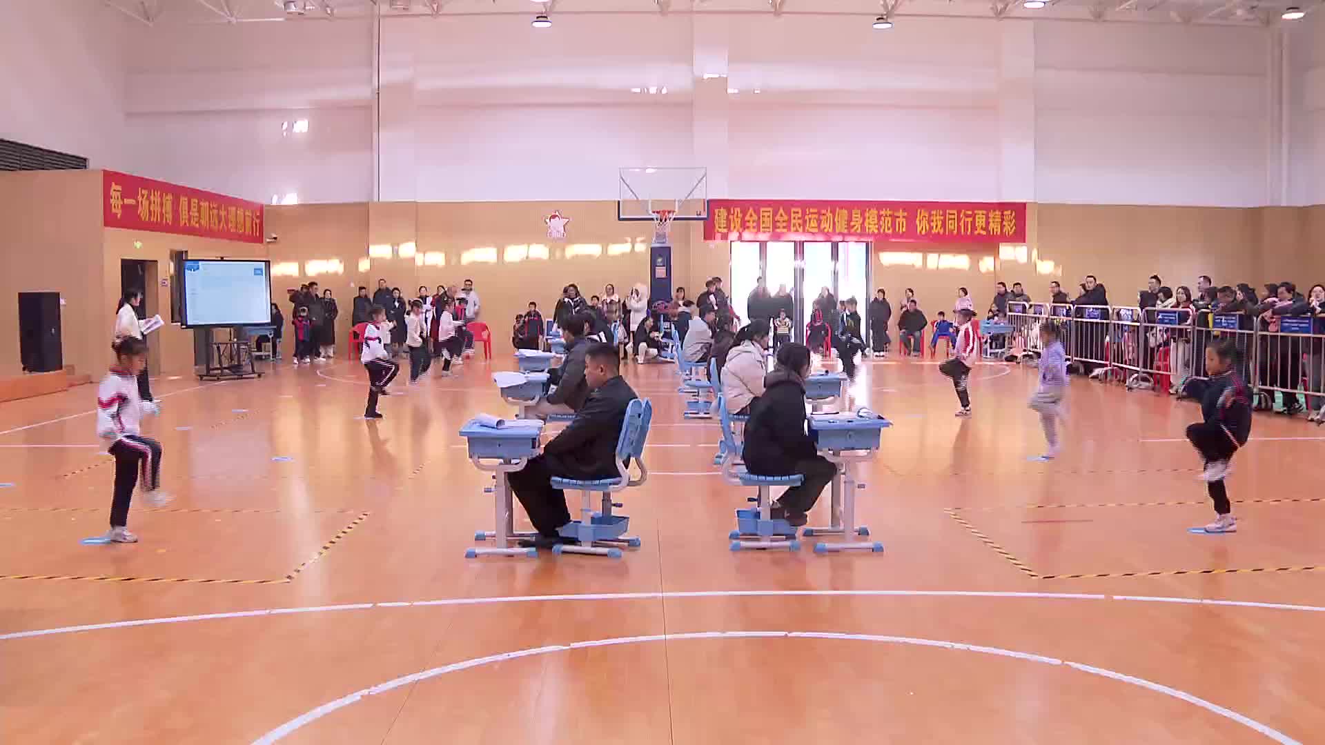 400余名青少年齐聚长沙 比拼跳绳技能