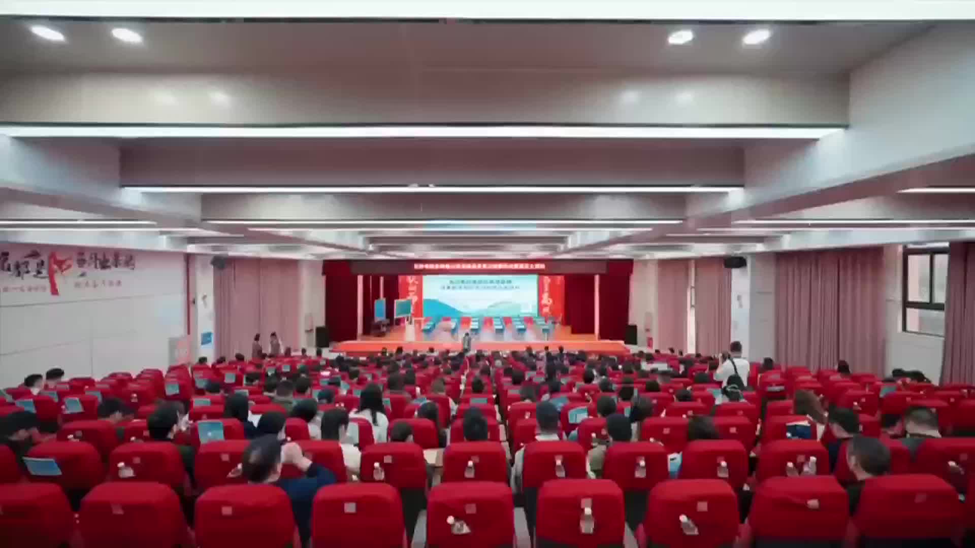 长沙：校本研修示范基地校展示教研成果