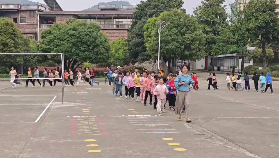 道县洪塘营瑶族乡中心小学——律动课间・竹竿传韵・游艺启智