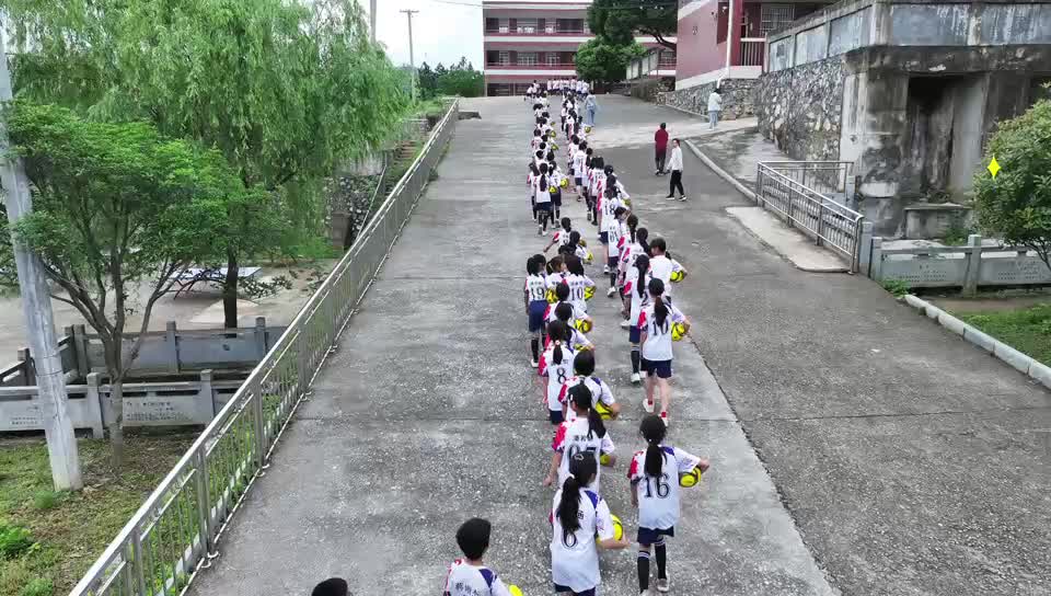 双牌县茶林镇学校——阳光体育显活力，足球特色展风采！
