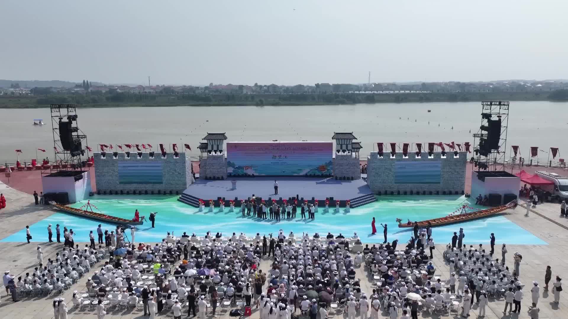 汨罗江国际龙舟赛开赛 湖南高校方阵大显身手