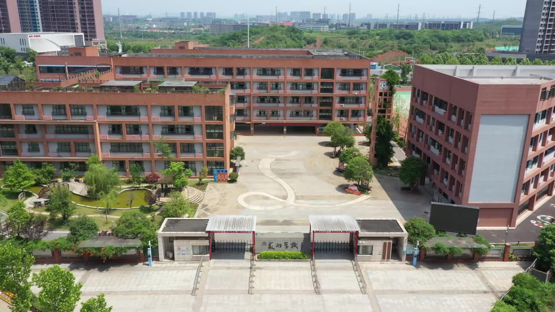 株洲市荷塘区美的学校——清雅逐光，灵动逐梦