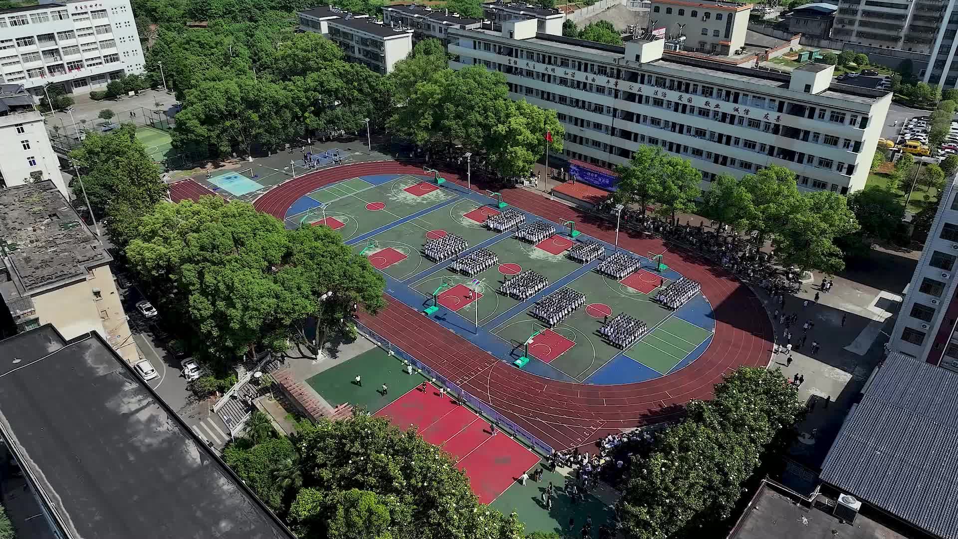 郴州综合职业中专学校————打造“五育并举 魅力大课间”，设置个性化运动项目，无人机展演助力成长，以体育人培养品格，构建三全育人新格局，让每个孩子健康成长。