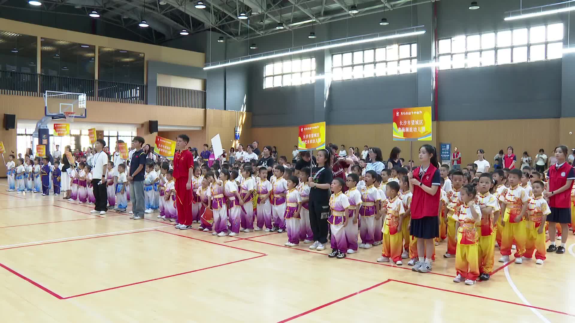 长沙望城区：萌娃玩武术 好看又强身