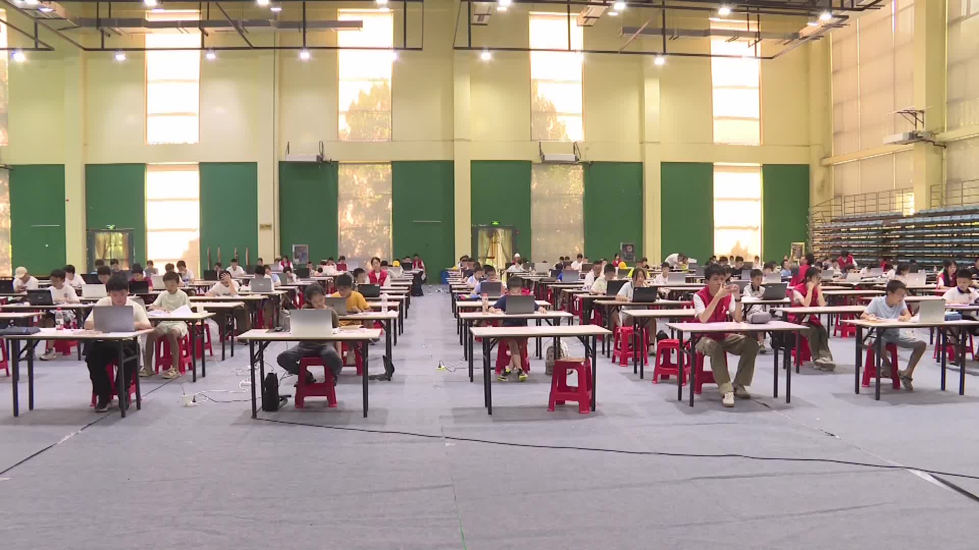 玩转创意编程 600余名中小学生逐梦科技赛场