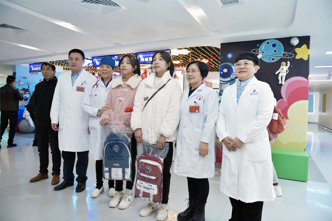 湖南首例成功分离连体女婴 14年后再次“回家”