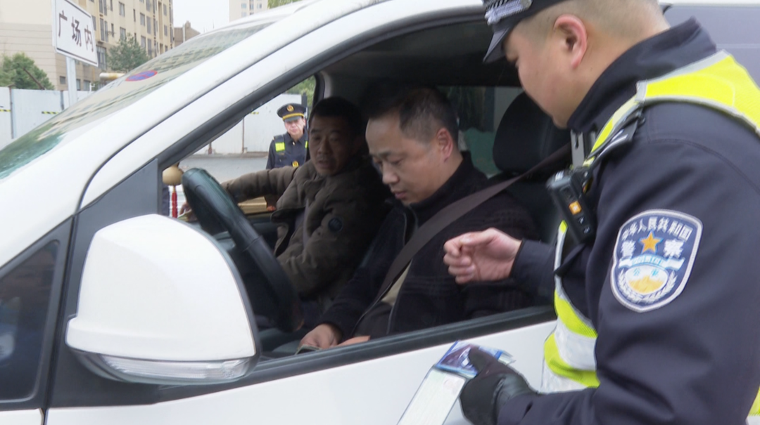 长沙：多部门联合执法 打击非法营运