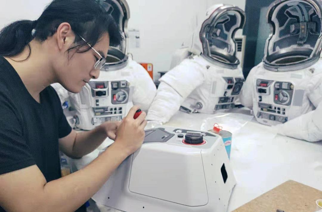 点赞！湖南学子为《流浪地球2》设计制作道具，打造影片科技感！