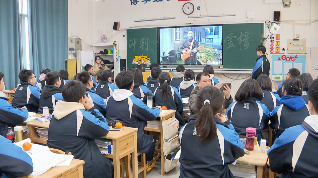 高考百日倒计时 高三学子吹响冲锋号