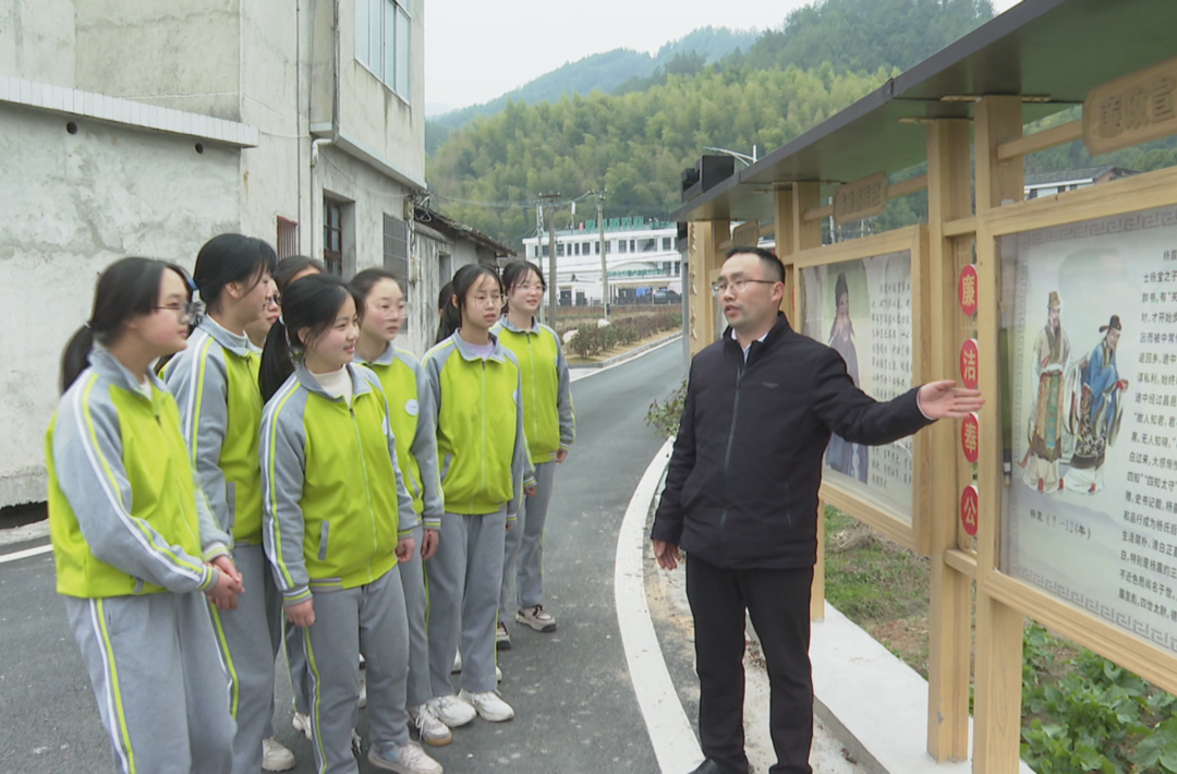 宁乡：“移动课堂”教学 “廉”香满校园