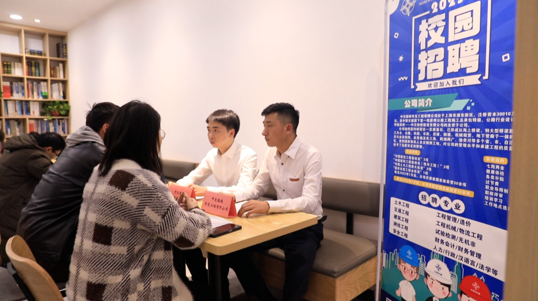 高校宿舍楼内搭建“就业小屋” 助力高质量就业