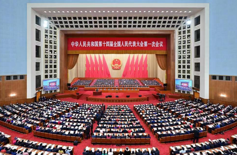 十四届全国人大一次会议在京开幕 习近平等在主席台就座