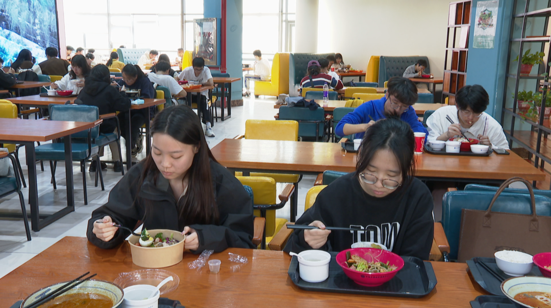舌尖上的大学·中南大学：轻食减脂餐受师生热捧