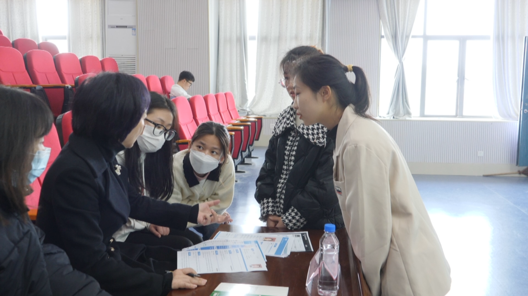 从“校园招聘”到“班级求职” 为就业困难毕业生精准推送岗位