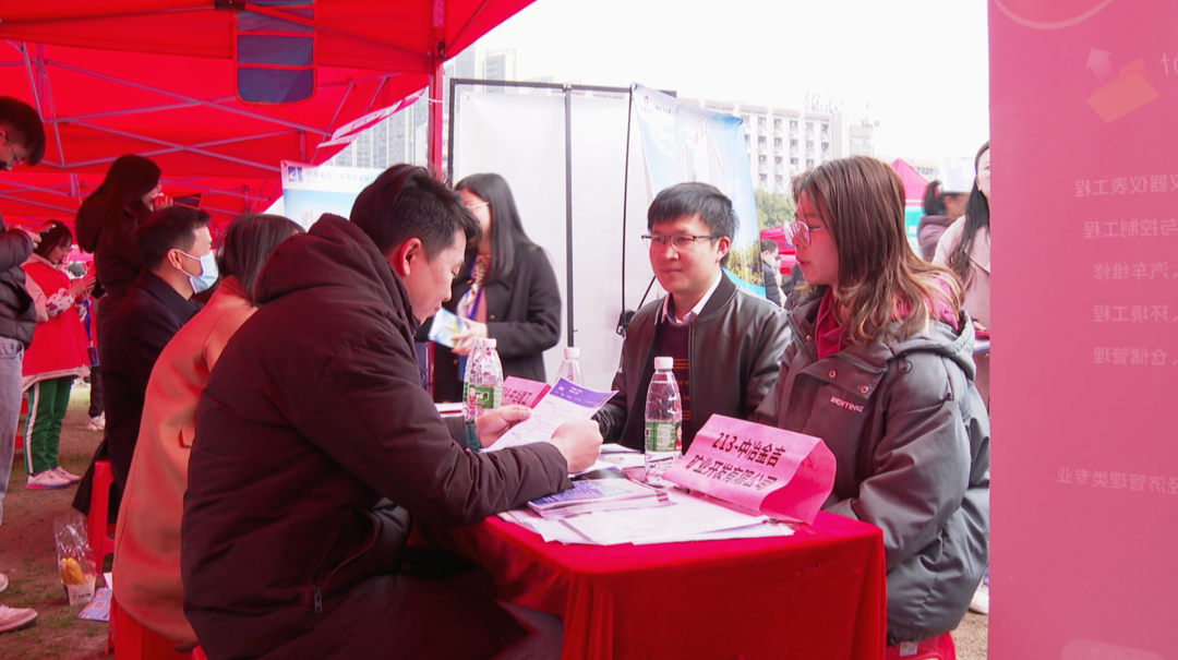 南华大学为贫困毕业生提供“一对一”帮扶