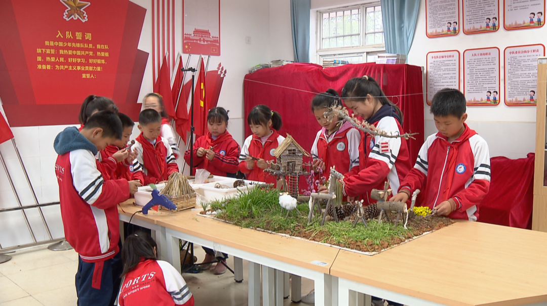 校园发现：小学生变废为宝 巧手打造生肖动物园