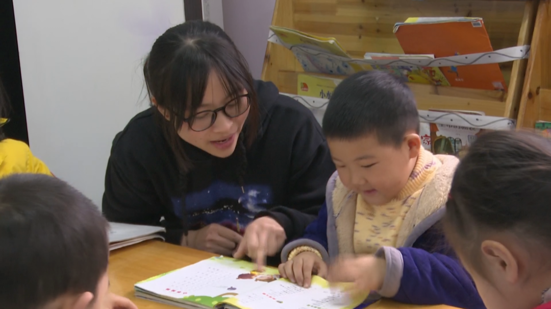 焦育平：鼓励高校毕业生到基层幼儿园任教 并非“大材小用”