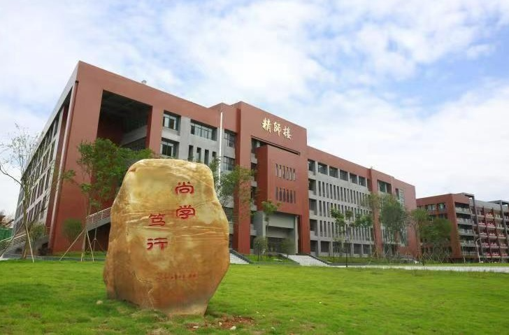 长沙职业技术学院“四融入” 推进常态化学雷锋