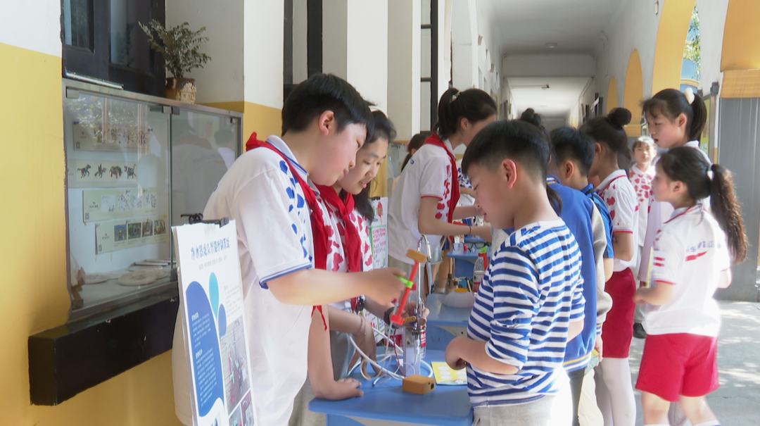 校园科技节点亮青少年创新梦想