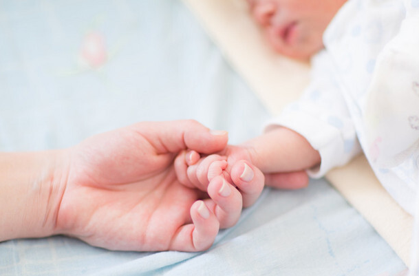 长沙新生儿出生可“五证联办”，父母6个月内可在手机和电脑端进行办理