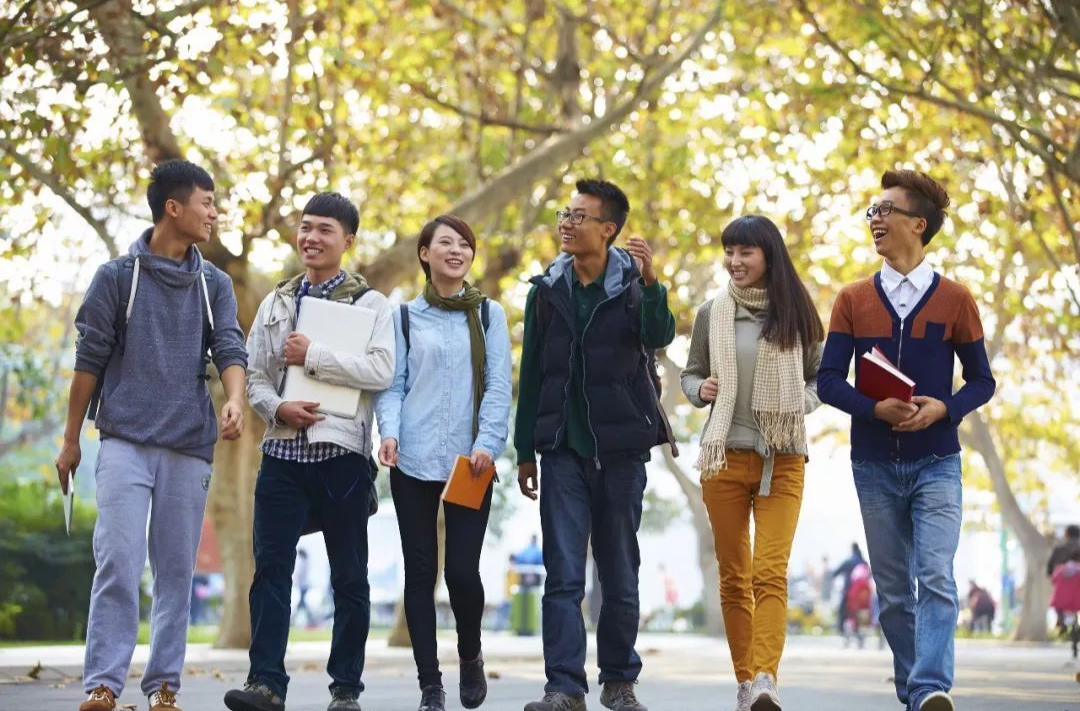在拼搏的青春中成就事业华章——以奋斗姿态激扬青春