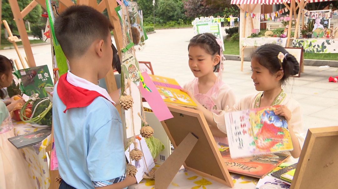 激发阅读兴趣 小学开展“以蔬易书”活动