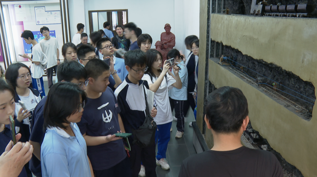 2023科技活动周：中学师生走出课堂 探索湘中地学奥秘