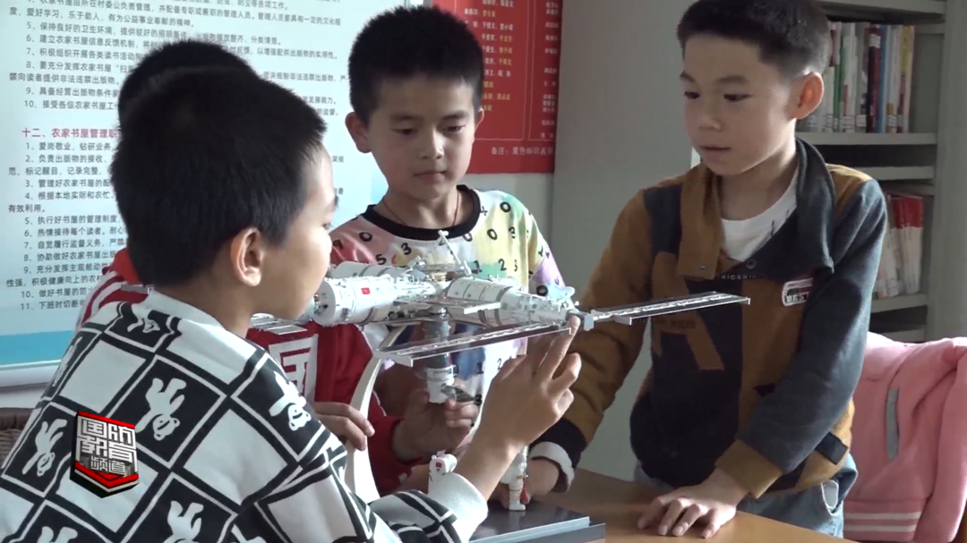 郴州市安仁县：国防教育课传播航天精神 激发青少年爱国情怀