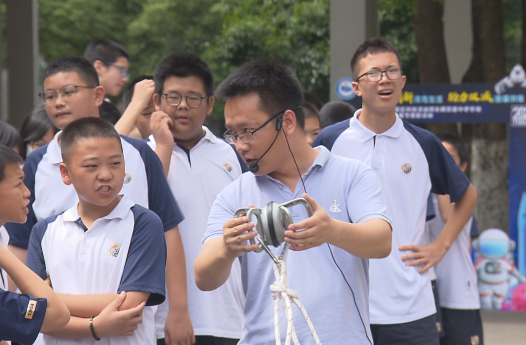 科创助力双减：校园科技节上演“新闻大求真”