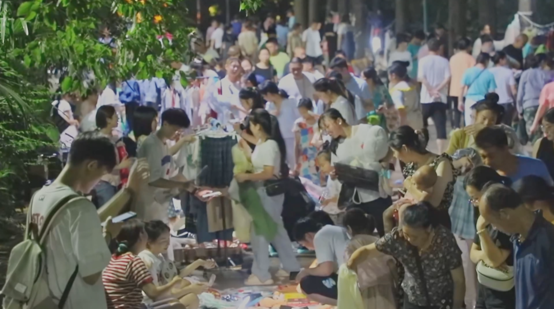 毕业季：高校“跳蚤市场”火热开场