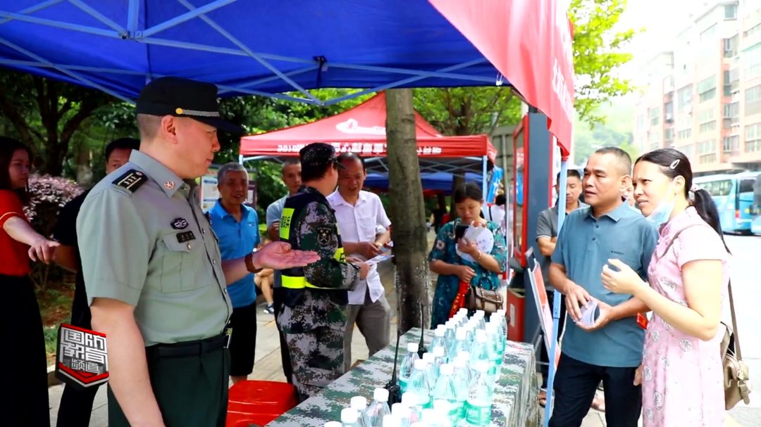 郴州北湖区：民兵志愿者义务值守  服务考生和家长