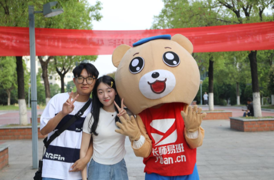 毕业如期而至，青春热烈不息