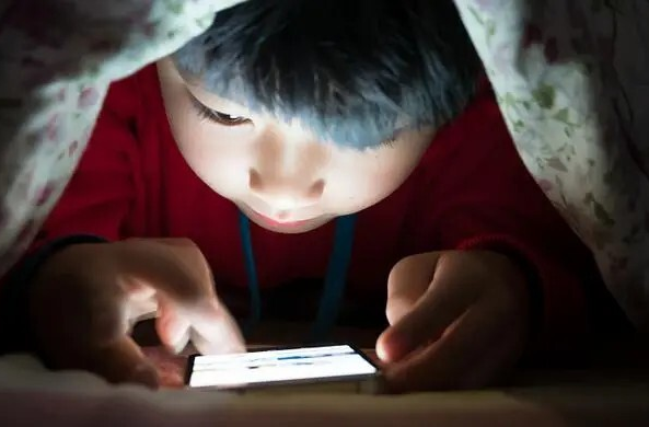 防范短视频沉迷，还需加强“青少年关怀”