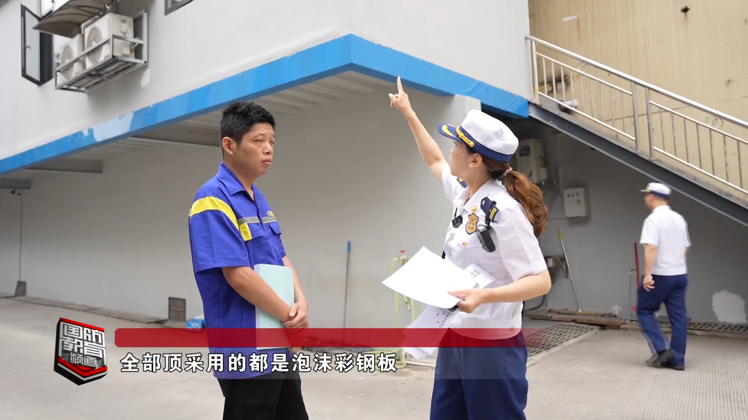 长沙市雨花区：一加油站使用易燃材料搭建屋顶 被临时查封