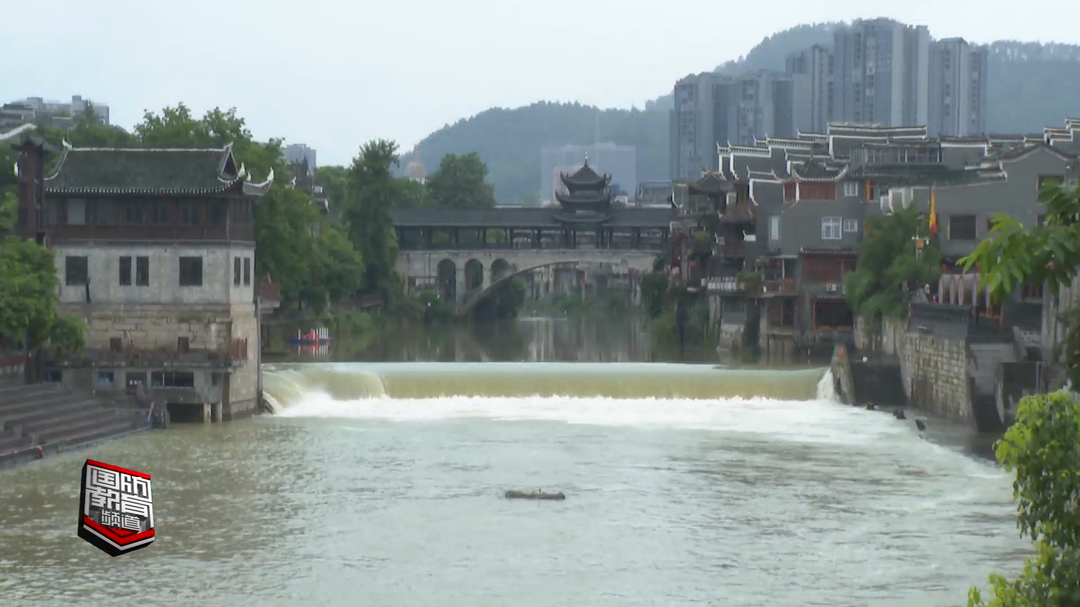 吉首：万溶江水位上涨 景区全力筑牢“安全堤”