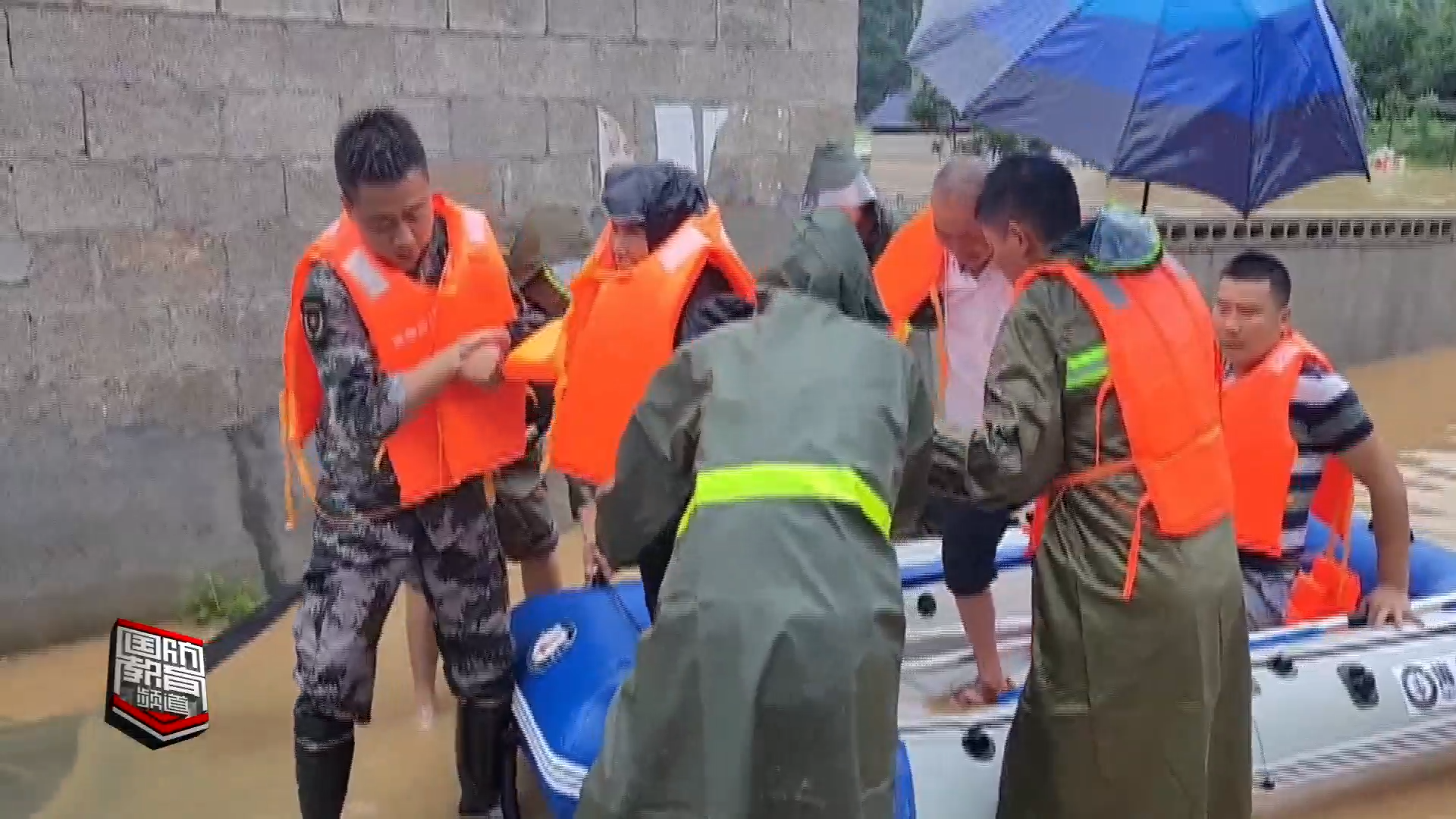 湘西保靖：暴雨引发内涝 多部门紧急救援