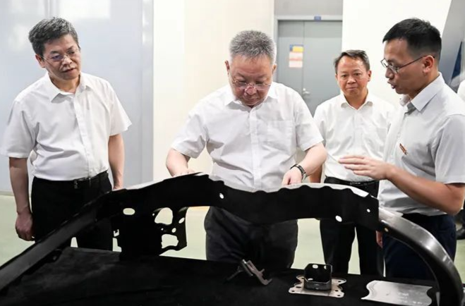 沈晓明赴湖南大学调研：弘扬经世致用学风 推进创新创业教育 为促进高水平科技自立自强作出更大贡献